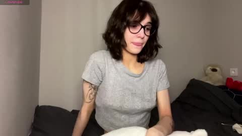 Snapshot of odettehatt chatting on April 23, 2026, 12:29 pm Thea online show from April 23, 2026, 12:29 pm