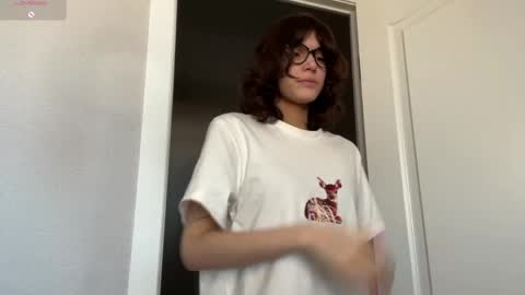 Snapshot of odettehatt chatting on May 1, 2026, 4:39 am Thea online show from May 1, 2026, 4:39 am