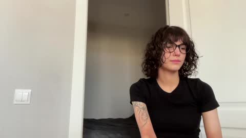 Snapshot of odettehatt chatting on May 15, 2026, 4:41 am Thea online show from May 15, 2026, 4:41 am