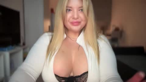 Snapshot of odriolsen chatting on October 22, 2025, 6:02 am Odri online show from October 22, 2025, 6:02 am