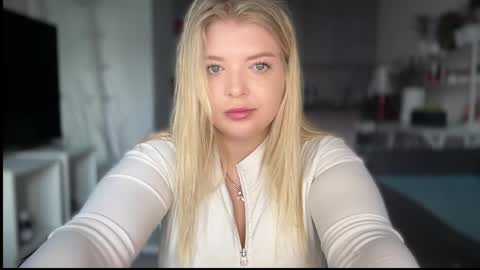Snapshot of odriolsen chatting on April 14, 2026, 10:43 am Odri online show from April 14, 2026, 10:43 am