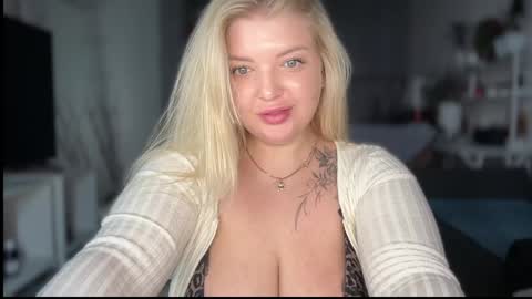 Snapshot of odriolsen chatting on April 23, 2026, 12:29 pm Odri online show from April 23, 2026, 12:29 pm