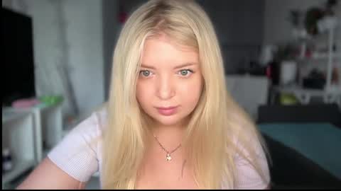 Snapshot of odriolsen chatting on April 25, 2026, 11:13 am Odri online show from April 25, 2026, 11:13 am