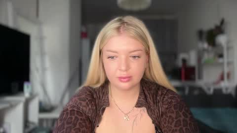 Snapshot of odriolsen chatting on May 1, 2026, 9:25 am Odri online show from May 1, 2026, 9:25 am