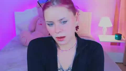 Snapshot of ofelia_rose chatting on October 10, 2025, 9:52 am Ofelia 3 online show from October 10, 2025, 9:52 am