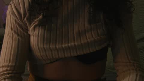 Snapshot of offelie chatting on November 4, 2025, 8:13 am Offelie online show from November 4, 2025, 8:13 am