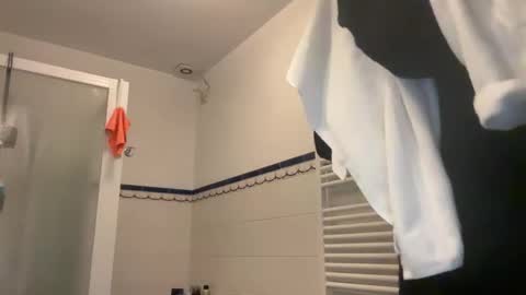 officialmee04 online show from February 6, 2026, 3:37 pm