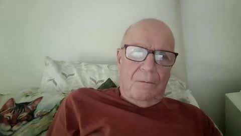 Snapshot of oggi95 chatting on June 10, 2026, 12:37 pm oggi95 online show from June 10, 2026, 12:37 pm