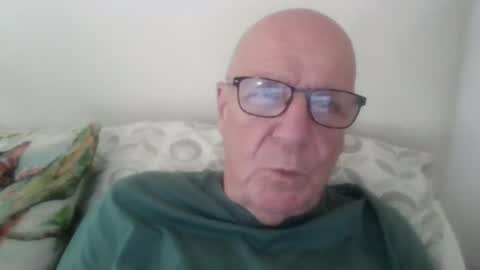 Snapshot of oggi95 chatting on July 1, 2026, 12:18 pm oggi95 online show from July 1, 2026, 12:18 pm