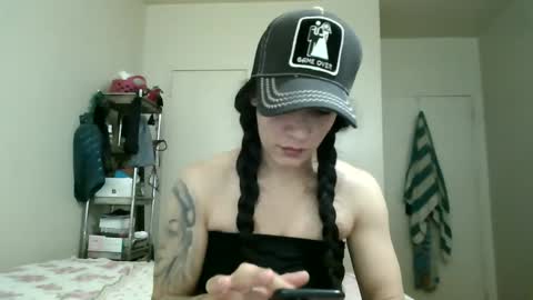 Lit en Cama online show from February 24, 2025, 8:36 pm
