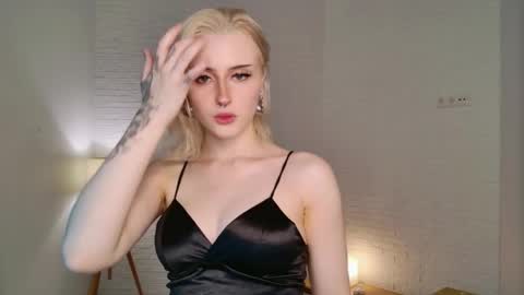 Snapshot of oh__lily chatting on May 13, 2026, 1:52 pm Lily online show from May 13, 2026, 1:52 pm