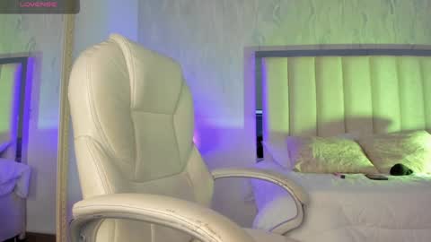 Holly online show from December 17, 2024, 7:59 pm