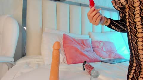 Holly online show from January 11, 2025, 11:02 pm