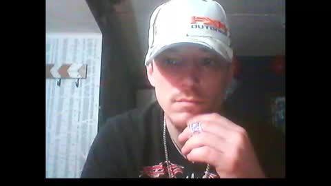 Snapshot of oh_you_know69 chatting on January 13, 2025, 9:08 am who dares toss me some tips lets have fun online show from January 13, 2025, 9:08 am