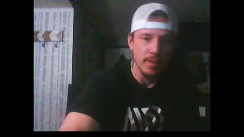 Snapshot of oh_you_know69 chatting on February 7, 2025, 5:31 am who dares toss me some tips lets have fun online show from February 7, 2025, 5:31 am