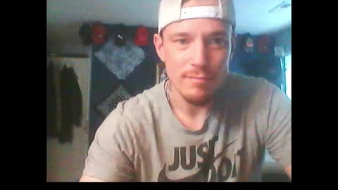 Snapshot of oh_you_know69 chatting on March 3, 2025, 12:26 am who dares toss me some tips lets have fun online show from March 3, 2025, 12:26 am