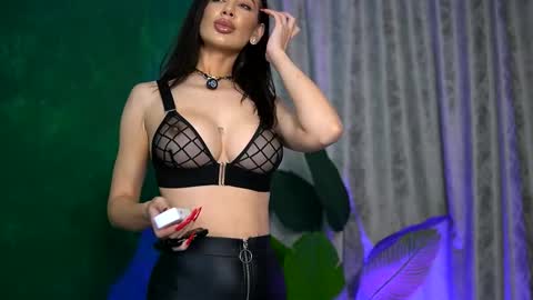 Snapshot of ohh_my_venus chatting on October 16, 2025, 4:02 am Julia online show from October 16, 2025, 4:02 am