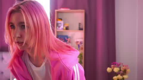 Emi and Ohpi online show from April 27, 2026, 9:51 am