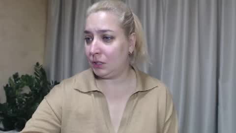 Snapshot of ohsweetiren chatting on October 5, 2025, 6:34 am Iren online show from October 5, 2025, 6:34 am