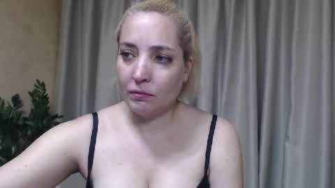 Snapshot of ohsweetmari chatting on July 15, 2026, 2:44 pm Mari online show from July 15, 2026, 2:44 pm
