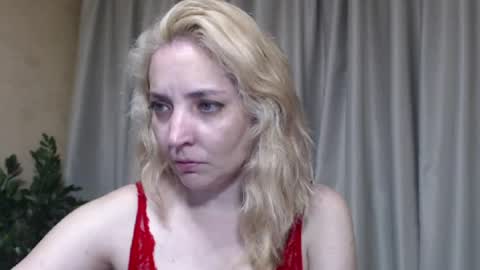 Snapshot of ohsweetmari chatting on July 16, 2026, 4:02 pm Mari online show from July 16, 2026, 4:02 pm