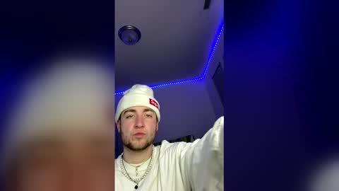 W online show from February 4, 2026, 1:44 am