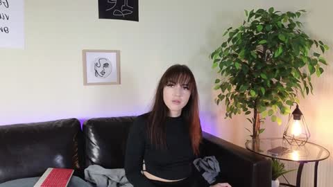 Snapshot of okii_vibes chatting on December 20, 2024, 10:49 am Christy online show from December 20, 2024, 10:49 am
