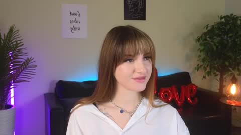 Snapshot of okii_vibes chatting on February 19, 2025, 9:28 am Christy online show from February 19, 2025, 9:28 am