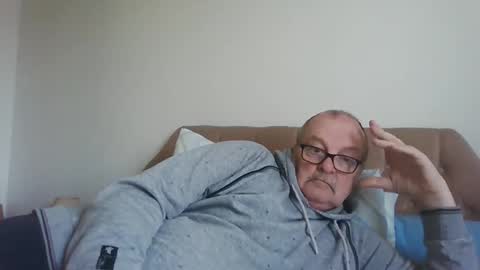 old_fkrr_ online show from April 6, 2026, 11:11 am