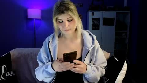 OliSunny Olivia online show from April 22, 2026, 5:03 pm
