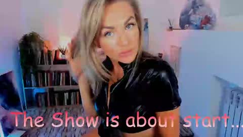 oliva_candy online show from December 16, 2024, 1:54 pm