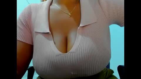 olivahot30 online show from December 5, 2024, 12:52 am