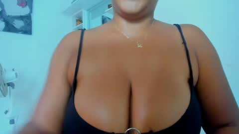 olivahot30 online show from January 27, 2025, 3:39 pm