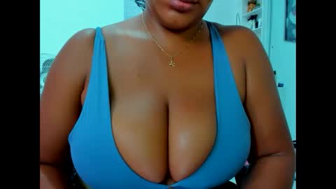 olivahot30 online show from February 10, 2025, 9:15 pm