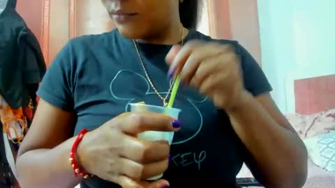 olivahot30 online show from March 2, 2025, 9:43 pm