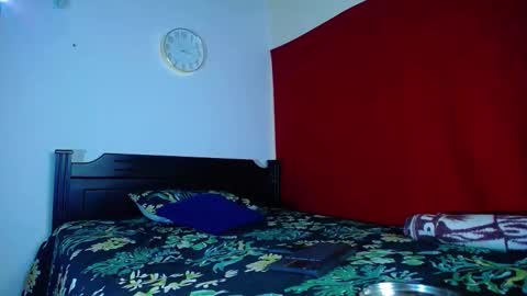 Snapshot of oliver_and_megan chatting on October 4, 2025, 8:23 am Oliver and MeganIndependent online show from October 4, 2025, 8:23 am