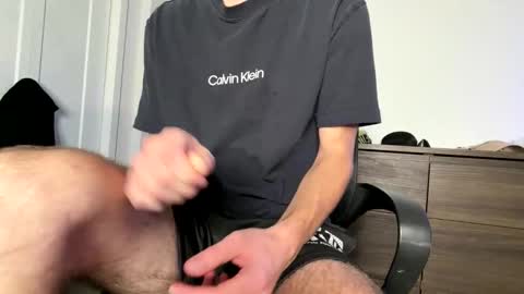 Snapshot of oliver_beck chatting on November 4, 2025, 4:11 am Oliver Beck online show from November 4, 2025, 4:11 am