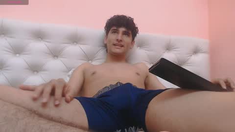 oliver_cat_ online show from May 19, 2026, 10:54 am