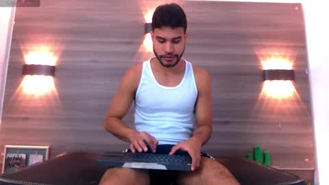 Olive Connort online show from December 6, 2024, 4:03 am