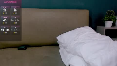 Olive Connort online show from January 14, 2025, 2:11 pm