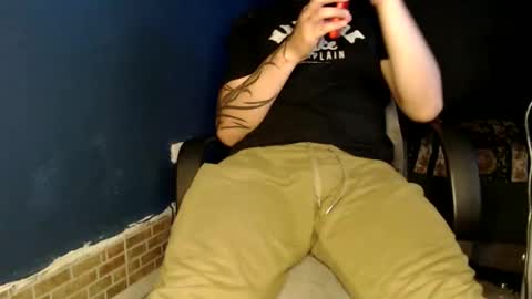 oliver_laid_2023 online show from February 2, 2026, 7:45 pm