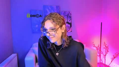 Oli online show from September 9, 2025, 7:13 pm