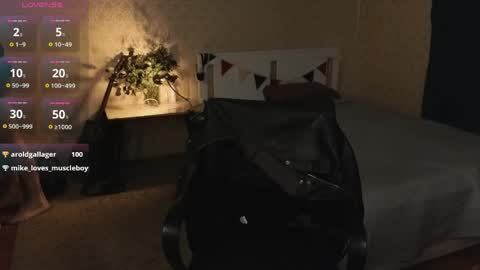 Snapshot of oliver_travis chatting on May 19, 2026, 2:51 am Oliver Evans online show from May 19, 2026, 2:51 am