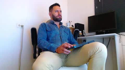 oliver online show from April 1, 2026, 1:23 pm