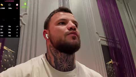 Snapshot of oliversport chatting on October 11, 2025, 3:32 pm OliverSport online show from October 11, 2025, 3:32 pm