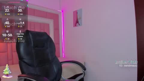 Oliver online show from November 26, 2025, 1:56 pm