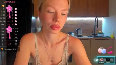 Olivia 3 online show from September 11, 2025, 9:26 pm