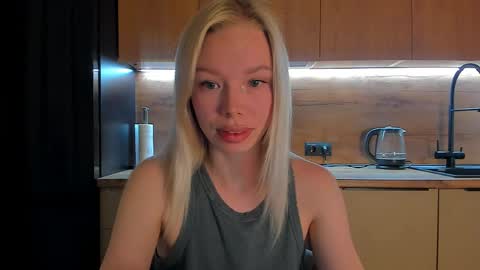 Olivia 3 online show from May 7, 2026, 9:20 pm