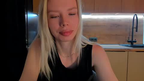Olivia 3 online show from May 9, 2026, 9:20 pm