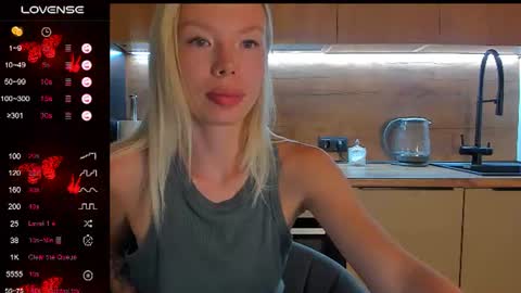 Snapshot of olivia_bells chatting on August 2, 2026, 11:03 pm Olivia 3 online show from August 2, 2026, 11:03 pm